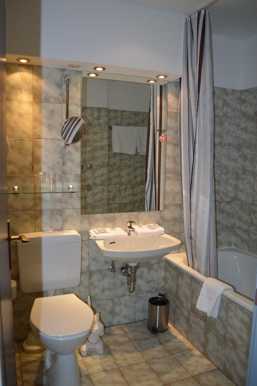 City Hotel Кассель Экстерьер фото
